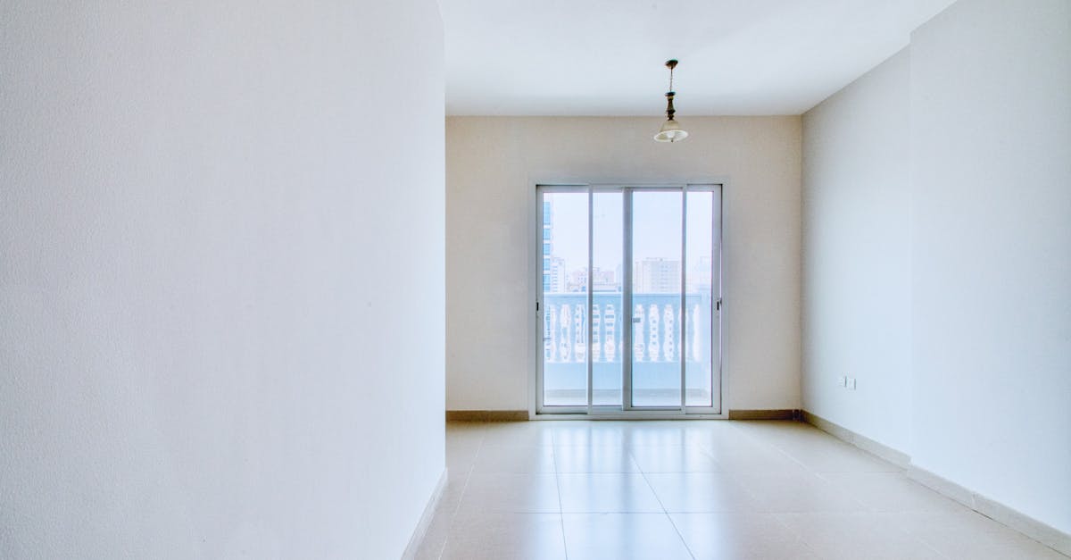 entdecken sie die herausforderungen und lösungen zur bewältigung des wohnungsmangels in deutschland. erfahren sie, wie diese krise die gesellschaft beeinflusst und welche strategien ergriffen werden, um wieder bezahlbaren wohnraum zu schaffen.